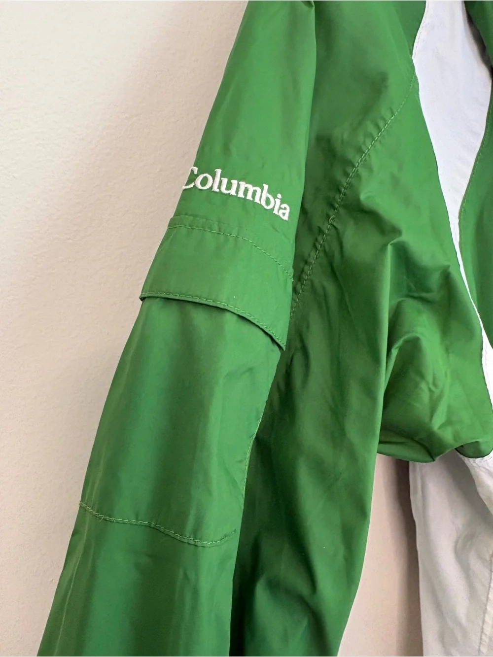 Columbia Women’s Green White Lightweight Hooded Waterproof Nylon Rain Jacket SzM